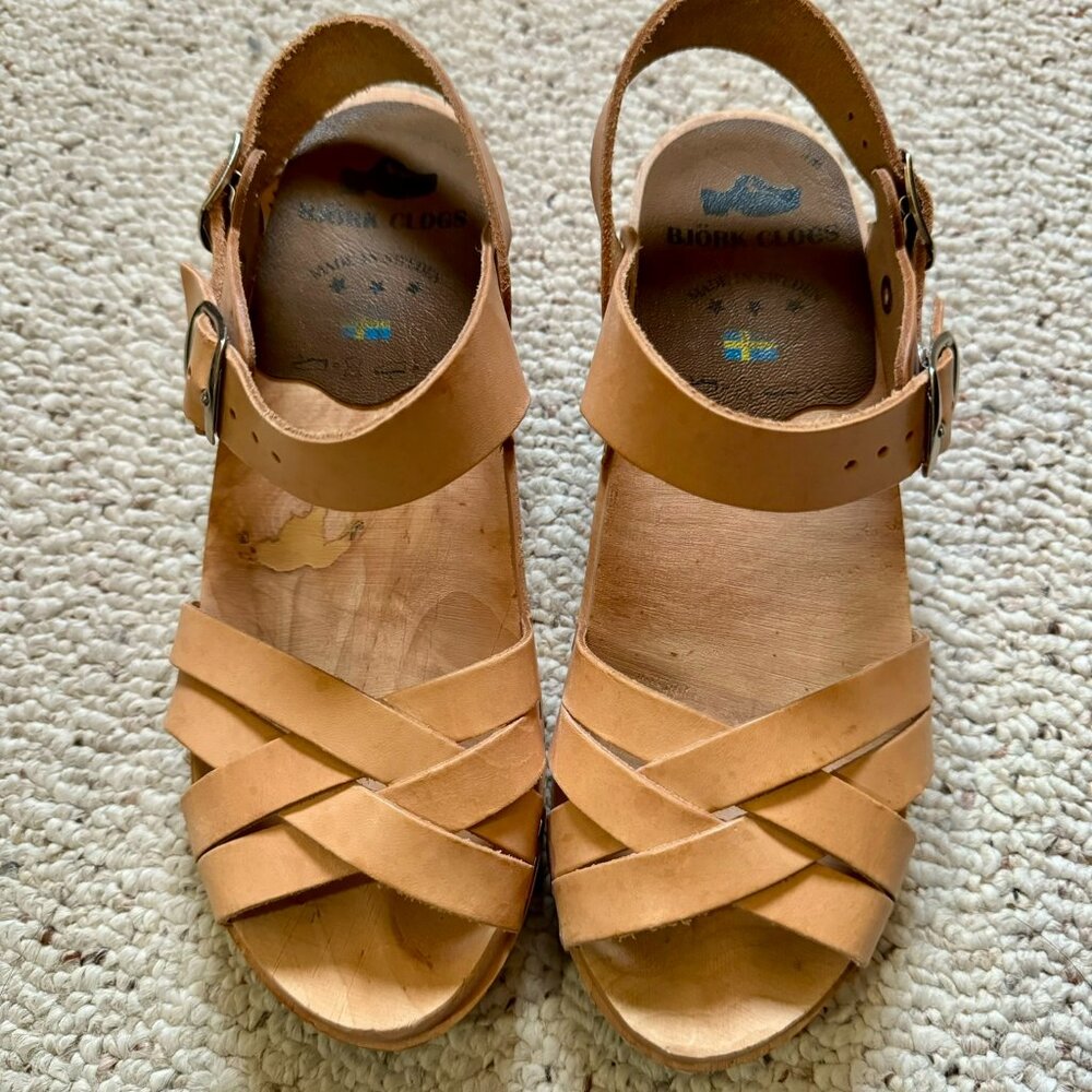 Bjork tan leather wooden clogs with criss cross & buckle straps, size 6/36